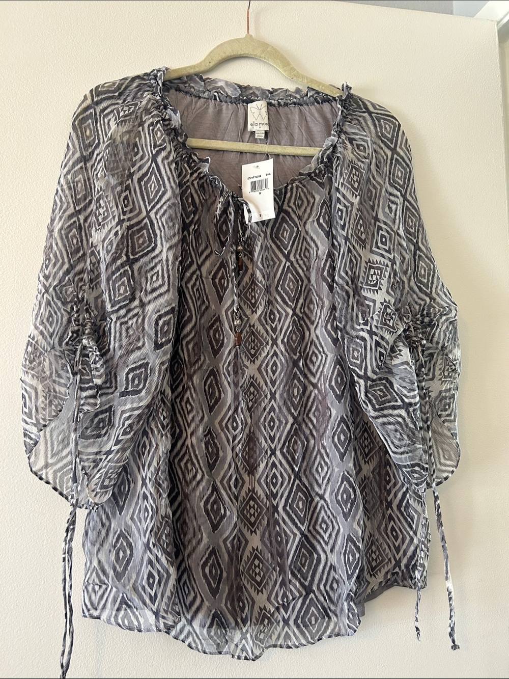 Ella Moss Gray Geometric Peasant Top